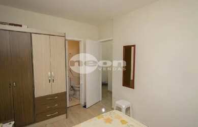 Imagem: O apartamento possui 3 Dormitórios, 1 Banheiro, 2 Vagas na