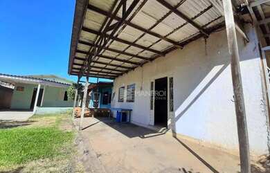 Imagem: A casa possui 5 Dormitórios, 4 Banheiros, 2 Vagas na garagem