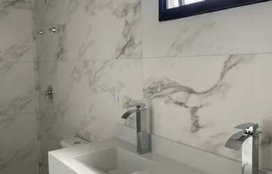 Imagem: A casa em condomínio possui 3 Dormitórios, 5 Banheiros, 3