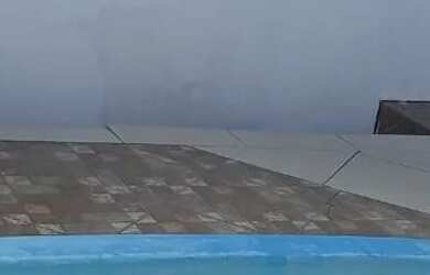 Imagem: A casa possui 3 Dormitórios, 3 Banheiros, 2 Vagas na garagem