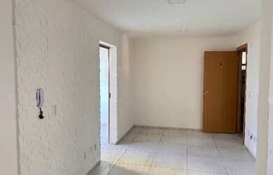 Imagem: O apartamento possui 1 Dormitório, 1 Banheiro, 1 Vaga na garagem