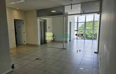 Imagem: O depósito possui 5 Vagas na garagem, 487-0m² de Área e está