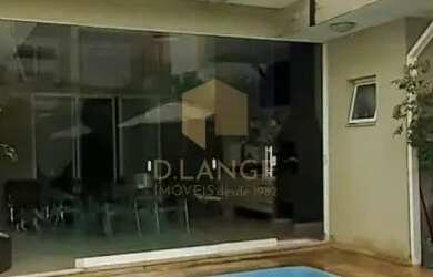 Imagem: A casa em condomínio possui 4 Dormitórios, 5 Banheiros, 4