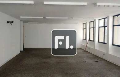 Imagem: O depósito possui 5 Vagas na garagem, 250-0m² de Área e está