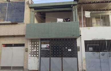 Imagem: A casa possui 4 Dormitórios, 2 Banheiros, 1 Vaga na garagem