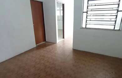 Imagem: A casa possui 3 Dormitórios, 1 Banheiro, 90m² de Área e