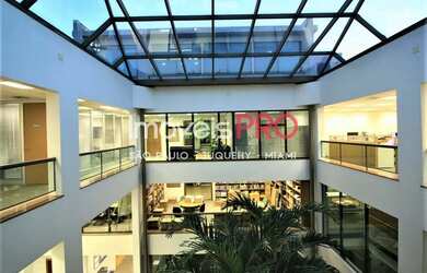 Imagem: O depósito possui 5 Vagas na garagem, 2.300m² de Área e