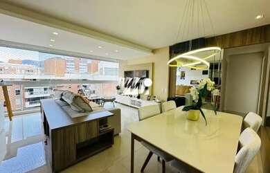 Imagem: O apartamento possui 3 Dormitórios, 2 Banheiros, 2 Vagas na