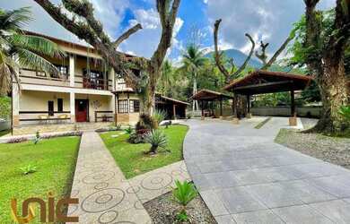 Imagem: A casa em condomínio à venda possui 4 Dormitórios, 5 Banheiros