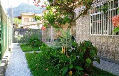 Imagem: A casa à venda possui 5 Dormitórios, 4 Banheiros, 5 Vagas