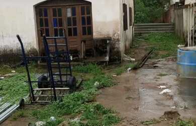 Imagem 1: Vendo essa área medindo 16 de frente por 48 no fundo fica próximo ao...