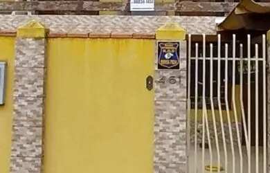 Imagem: A casa possui 3 Dormitórios, 3 Banheiros, 2 Vagas na garagem