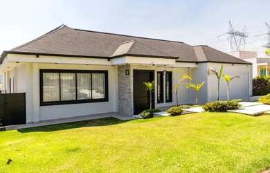 Imagem: A casa possui 3 Dormitórios, 5 Banheiros, 296m² de Área e