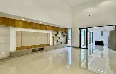 Imagem: A casa possui 3 Dormitórios, 5 Banheiros, 4 Vagas na garagem