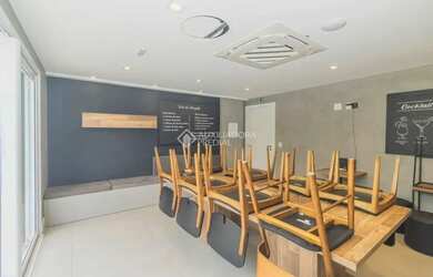 Imagem: O apartamento possui 2 Dormitórios, 1 Banheiro, 1 Vaga na garagem