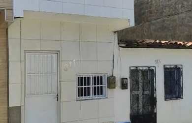 Imagem: A casa possui 2 Dormitórios, 1 Banheiro e está localizado