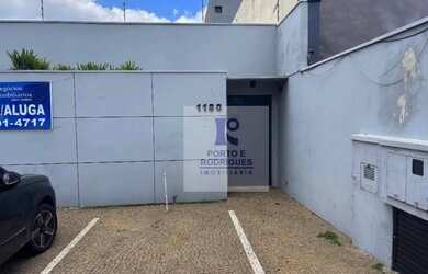 Imagem: O depósito possui 3 Vagas na garagem e 186m² de Área e está