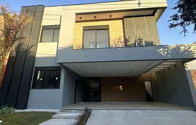 Imagem: A casa em condomínio possui 3 Dormitórios, 5 Banheiros, 4