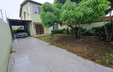 Imagem: A casa possui 5 Dormitórios, 2 Banheiros, 4 Vagas na garagem