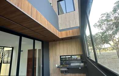 Imagem: A casa em condomínio possui 4 Dormitórios, 5 Banheiros, 4