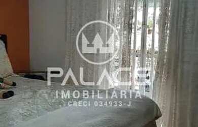 Imagem: A casa possui 2 Dormitórios, 2 Banheiros, 1 Vaga na garagem