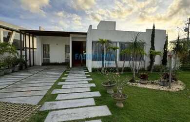 Imagem: A casa em condomínio possui 4 Dormitórios, 4 Banheiros, 4