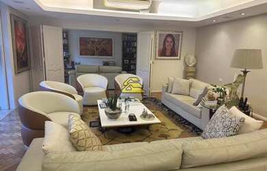 Imagem: O apartamento possui 5 Dormitórios, 4 Banheiros, 1 Vaga na