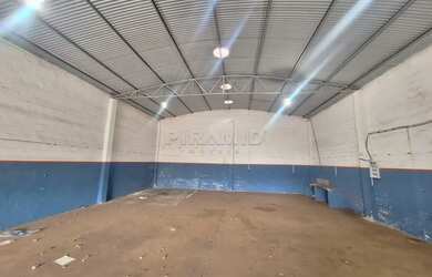 Imagem: O depósito possui 4 Vagas na garagem e 220m² de Área e está