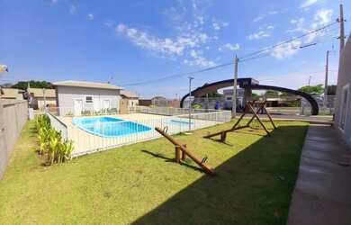 Imagem: A casa em condomínio possui 3 Dormitórios, 2 Banheiros, 1