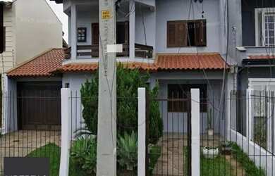 Imagem: A casa possui 3 Dormitórios, 3 Banheiros, 2 Vagas na garagem