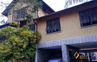 Imagem: O apartamento possui 3 Dormitórios, 1 Banheiro, 1 Vaga na garagem