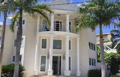 Imagem: A casa em condomínio possui 5 Dormitórios, 5 Banheiros, 5