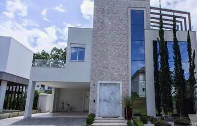 Imagem: A casa em condomínio possui 4 Dormitórios, 5 Banheiros, 2