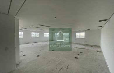 Imagem: O depósito possui 3 Vagas na garagem, 163m² de Área e está