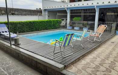 Imagem: A casa possui 2 Dormitórios, 2 Banheiros, 5 Vagas na garagem