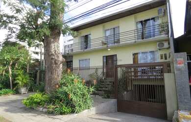 Imagem: A casa possui 4 Dormitórios, 4 Banheiros, 1 Vaga na garagem