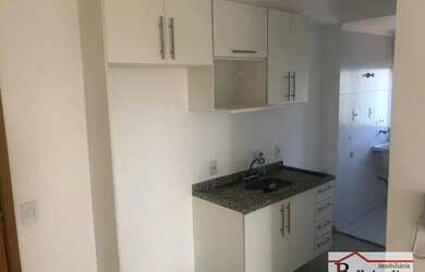 Imagem: O apartamento possui 1 Dormitório, 1 Banheiro, 1 Vaga na garagem