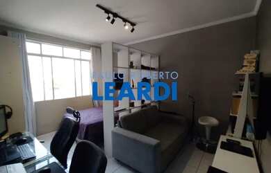 Imagem: O apartamento possui 1 Dormitório, 1 Banheiro, 1 Vaga na garagem