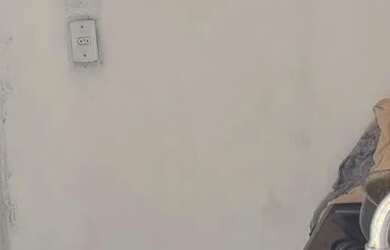 Imagem: A casa possui 3 Dormitórios, 1 Banheiro, 2 Vagas na garagem