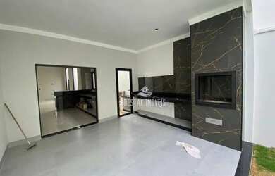 Imagem: A casa possui 3 Dormitórios, 4 Banheiros, 160m² de Área e