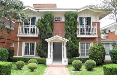 Imagem: A casa em condomínio possui 4 Dormitórios, 5 Banheiros, 5