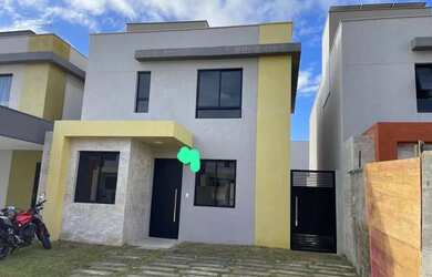 Imagem: A casa em condomínio e possui 4 Dormitórios, Suítes, 3 Banheiros