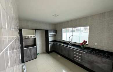 Imagem: A casa em condomínio possui 3 Dormitórios, 3 Banheiros, 2