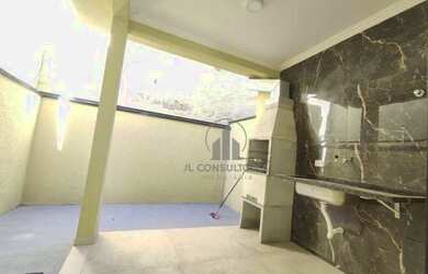 Imagem: A casa possui 3 Dormitórios, 1 Banheiro, 2 Vagas na garagem