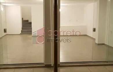 Imagem: A casa possui 4 Dormitórios, 2 Banheiros, 2 Vagas na garagem