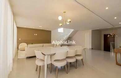 Imagem: A casa em condomínio possui 4 Dormitórios, 5 Banheiros, 4