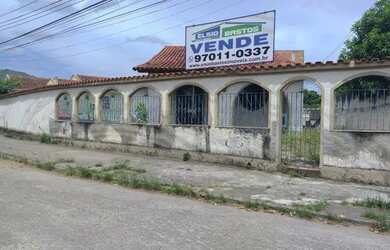 Imagem: A casa possui 5 Dormitórios, 2 Banheiros, 5 Vagas na garagem