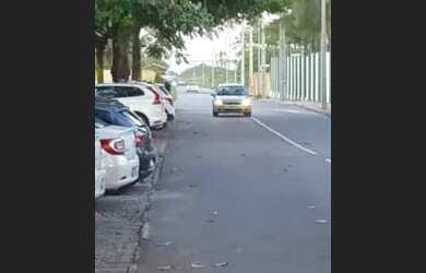 Imagem: A casa em condomínio possui 3 Dormitórios, 2 Banheiros, 1