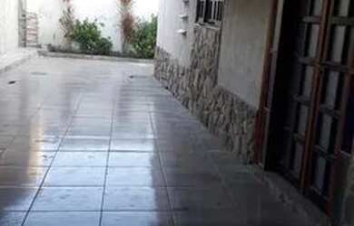 Imagem: A casa possui 3 Dormitórios, 3 Banheiros, 2 Vagas na garagem