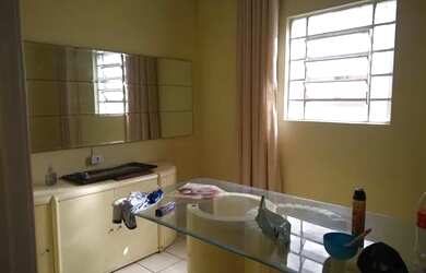 Imagem: A casa possui 3 Dormitórios, 1 Banheiro, 102m² de Área e